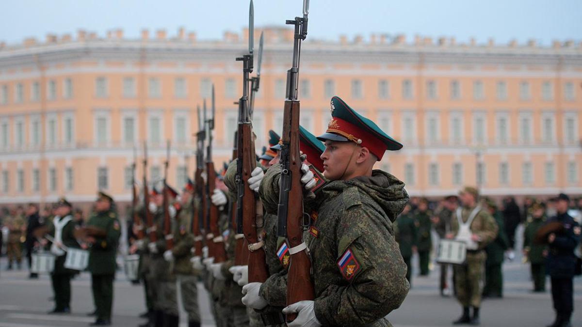 МИД сообщил о создании Ленинградского военного округа в контексте угроз России близ границ