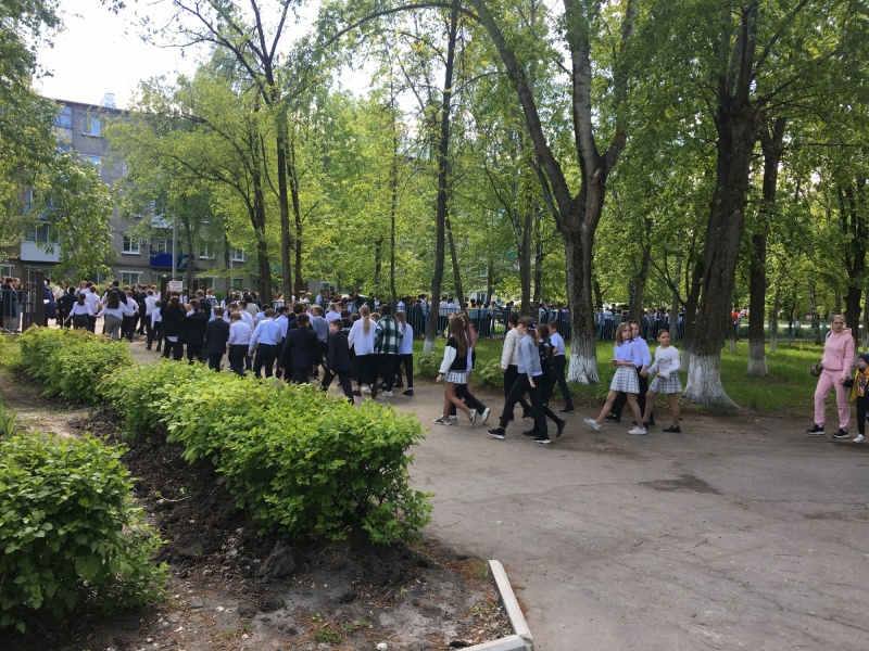 Из школы в Пензенской области эвакуировали 410 человек