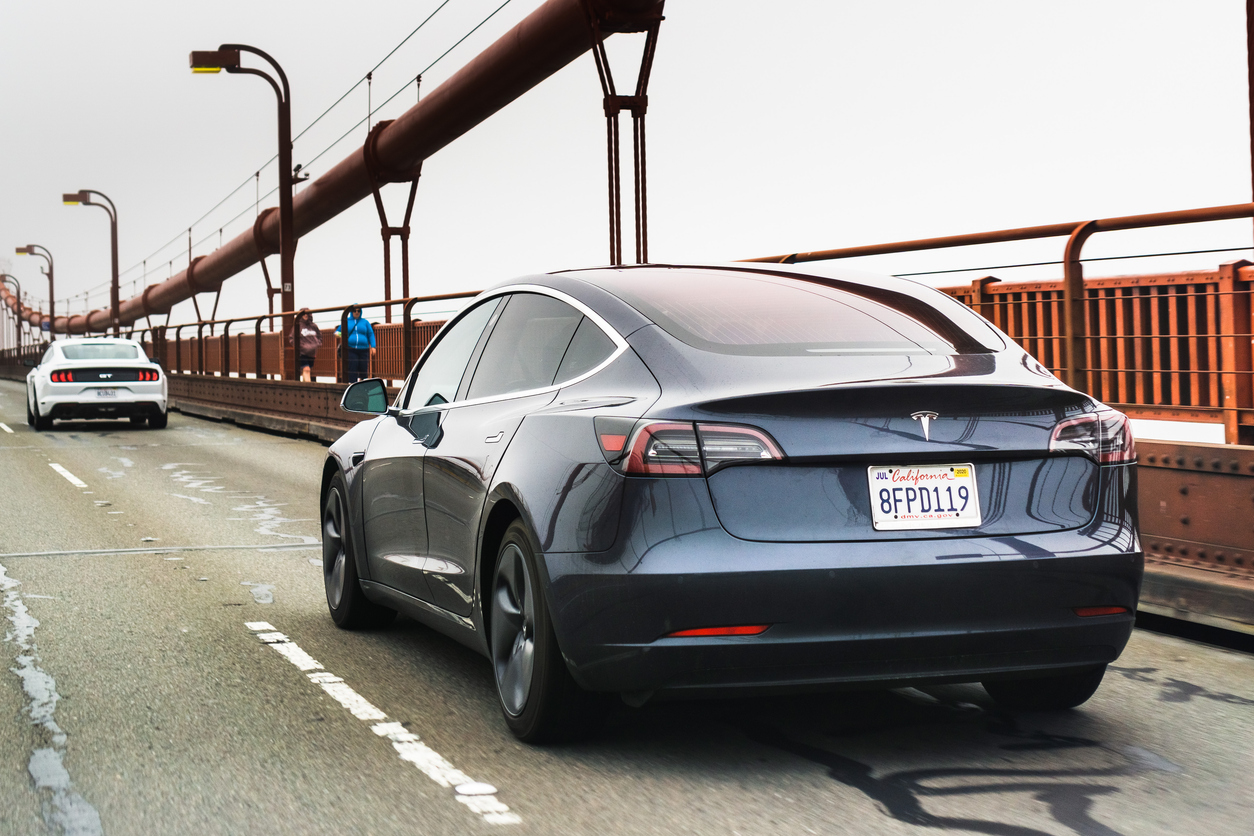 Владелица Tesla оказалась заперта в автомобиле при температуре 46C из-за обновления программного обеспечения